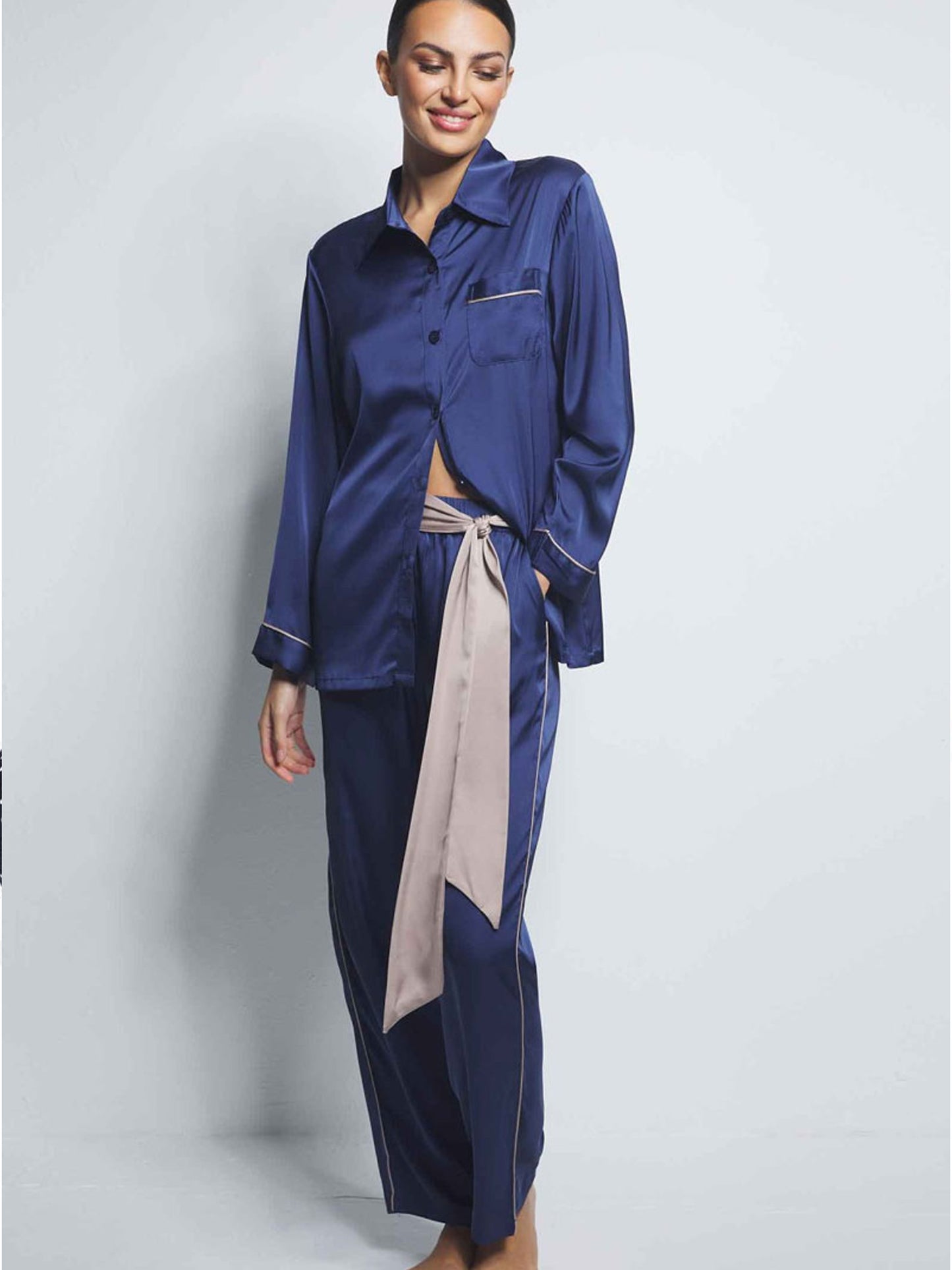 Pijama estilo camisero completo.