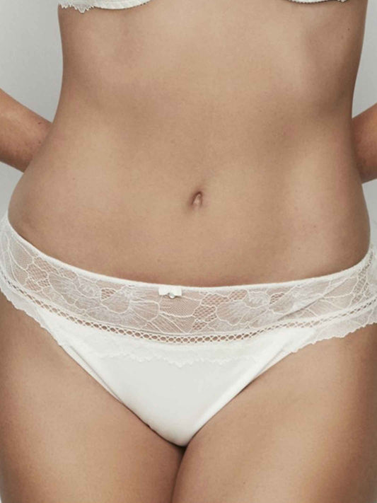 Braga clásica con encaje