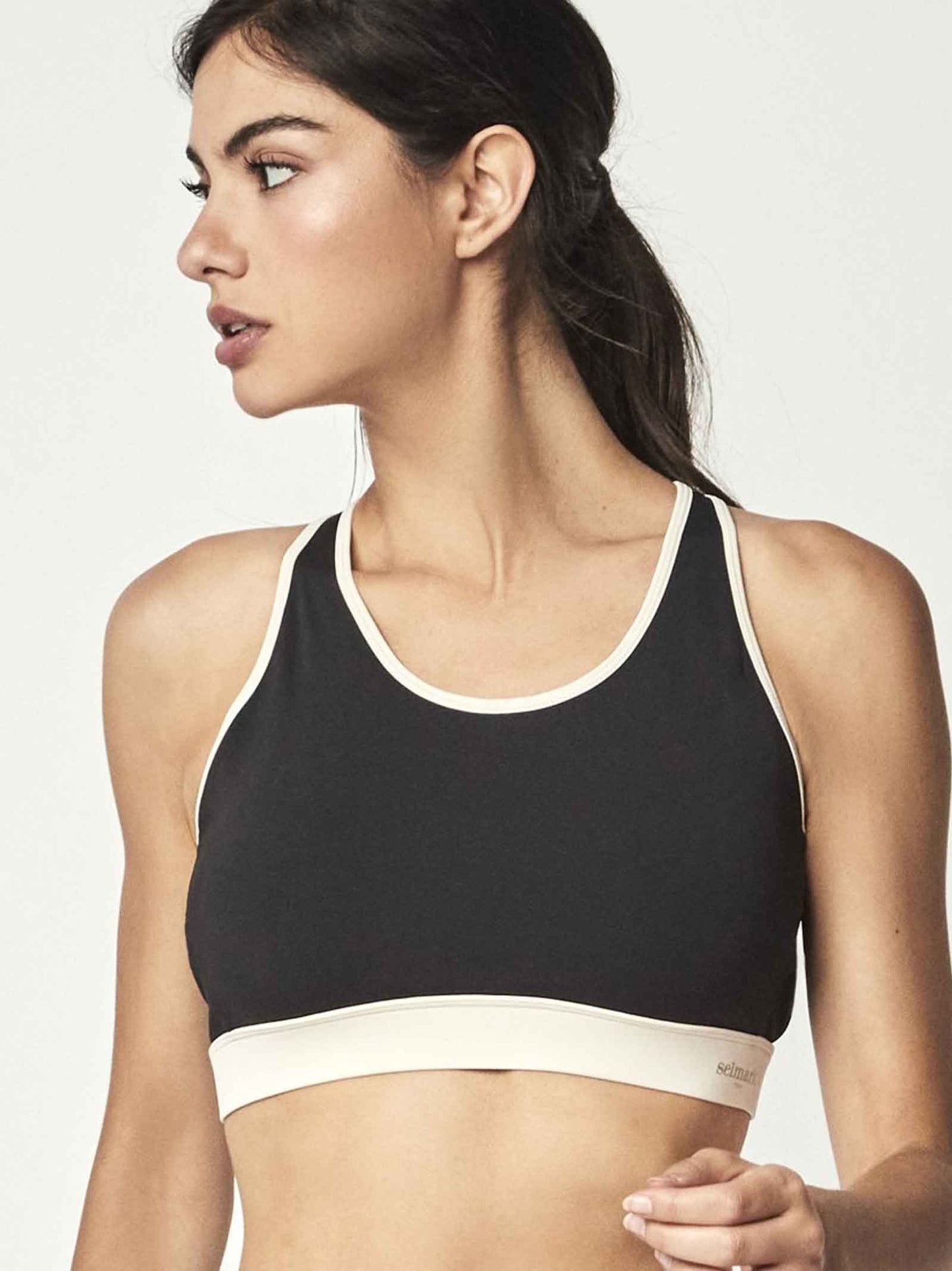 Top deportivo con corchetes by Pilar Rubio